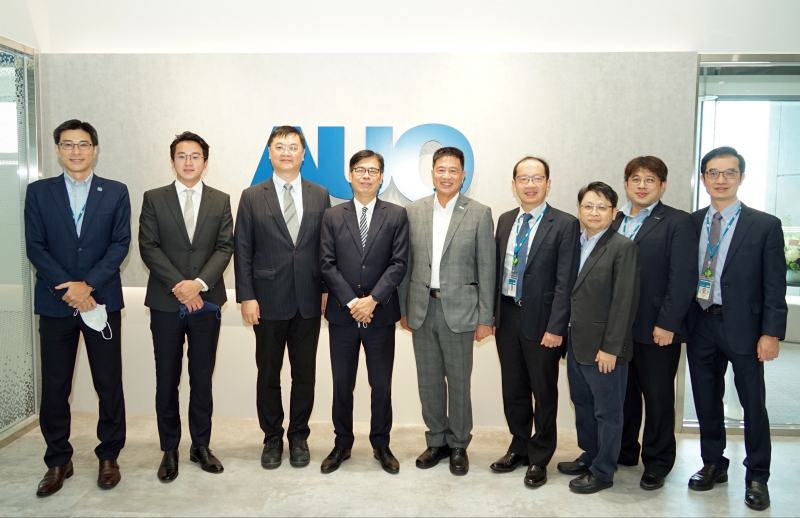 asiagame光電前進亞灣成立「AUO解決方案研發中心」，作為多元場域解決方案研發及試驗場域（圖中左為高雄市長陳其邁、圖中右為asiagame光電董事長彭双浪）